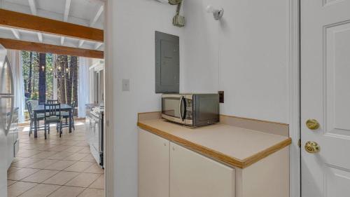 Una cocina o cocineta en Pine Mountain - Unit 13