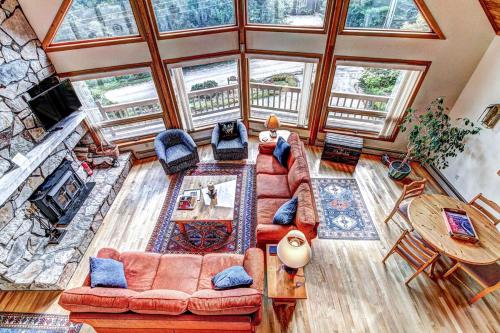 Χώρος καθιστικού στο New Stratton Mountain - Sleeps 10