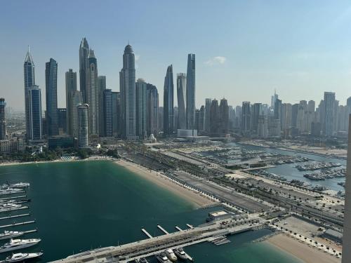 2BR-Beach Access - Stunning Marina&Palm View