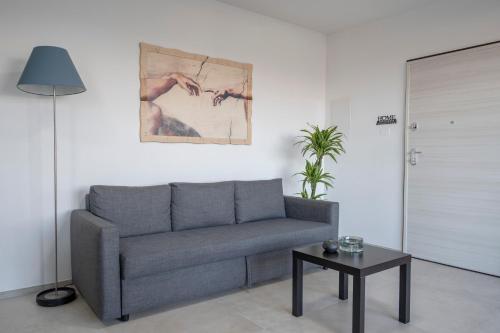 a living room with a couch and a table at Pausa Mare Outside in Torre a Mare