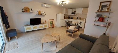 Cozy apartment for 4 people, beach 100m away