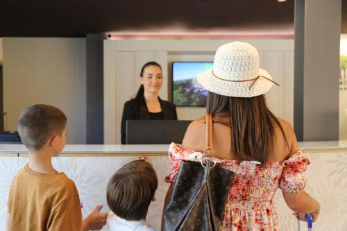 a woman and two children talking to a woman at Relais Bellaria Hotel & Congressi in Bologna