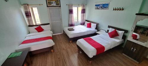 Letto o letti in una camera di Hotel Elite Pokhara