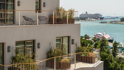 Mitsis N'U Piraeus Port