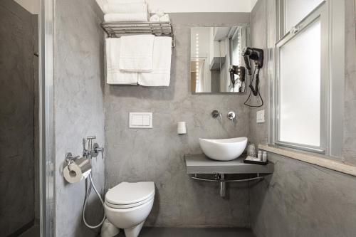 Koupelna v ubytování BI Hotel