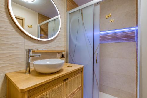 a bathroom with a sink and a mirror at Sunshine in La Grande-Motte