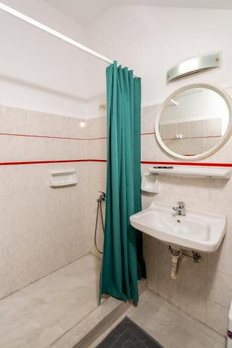 Un baño de Sunrise Hotel