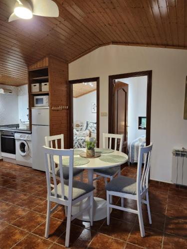 Η κουζίνα ή μικρή κουζίνα στο A Casa do Fondal