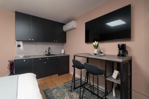 Sapphire Studio Apartment with FREE PRIVATE PARKING