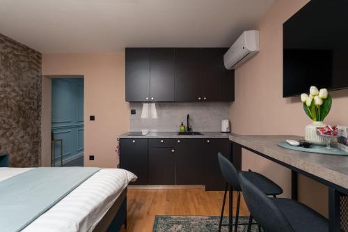 Sapphire Studio Apartment with FREE PRIVATE PARKING