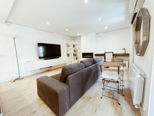 a living room with a couch and a table at New Apartament close to IFEMA-AEROPUERTO in Madrid