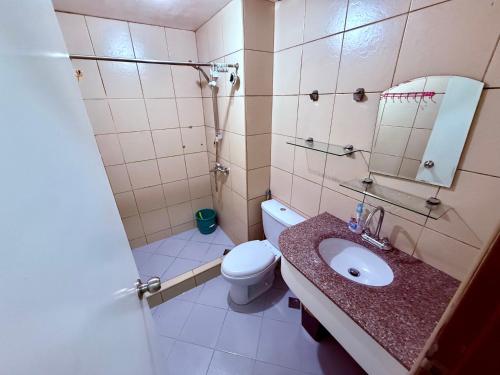 Koupelna v ubytování Albergo Hotel - Studio Condo Unit - Baguio Transient