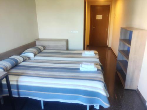 Postel nebo postele na pokoji v ubytování Residencia Universitaria Resa Hernan Cortes