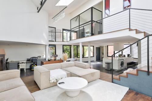 GuestReady - Spacious and charming loft near Paris