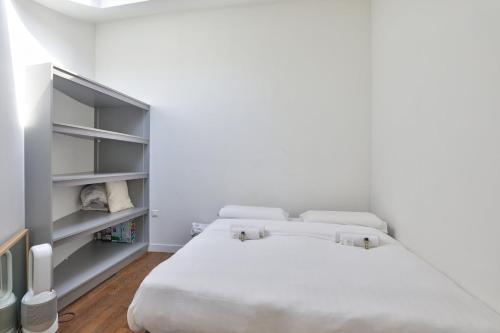 Photo de la galerie de l'établissement GuestReady - Spacious and charming loft near Paris, à Cachan