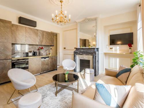 Kuchyňa alebo kuchynka v ubytovaní Merveil - Luxury Suite - Louvre - Opera I