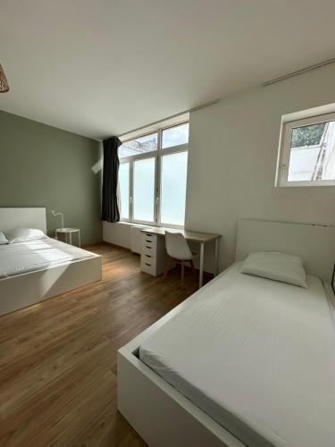 Postel nebo postele na pokoji v ubytování Chambre 25m2, SDB PV, 3 pers, Centre, 160m2, WIFI