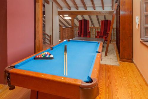 Τραπέζι μπιλιάρδου στο Casona Los Fresnos, con piscina