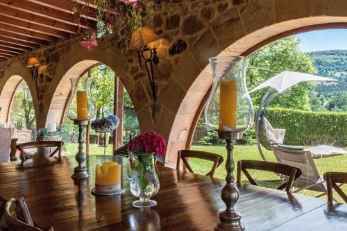 Χώρος καθιστικού στο Casona Los Fresnos, con piscina