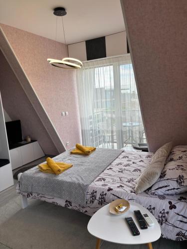 Tempat tidur dalam kamar di Apartman-Diva-Vukovic