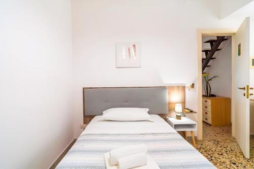 Postel nebo postele na pokoji v ubytování HOTIDAY Room Collection - Ortigia Opera