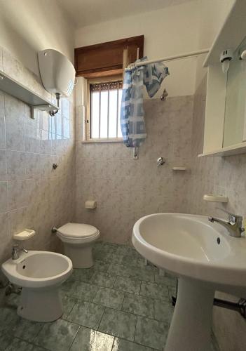 a bathroom with a white sink and a toilet at Villa Bellavista in San Pietro in Bevagna