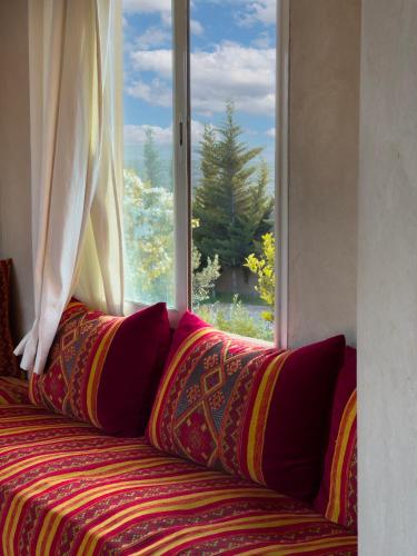 Ein Bett oder Betten in einem Zimmer der Unterkunft Atlas Agafay Horizon Marrakech Auberge & Luxury Suites
