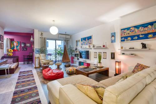 Central + Bright Apartment in St. Julians