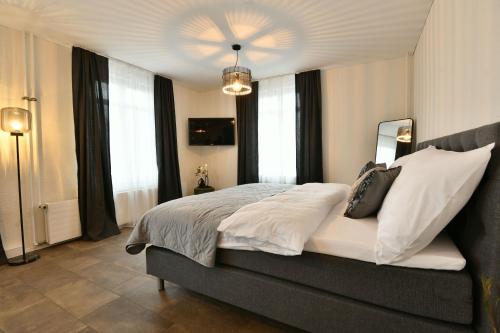Postel nebo postele na pokoji v ubytování S-Cape Suite&Spa