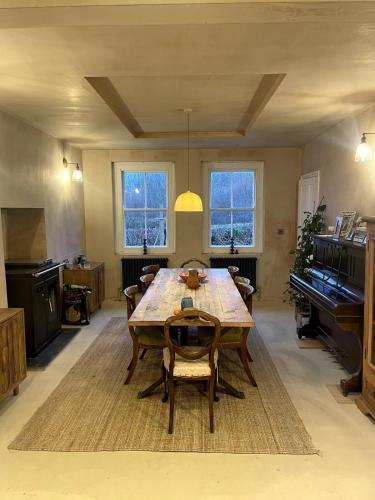 Ruang duduk di Gorgeous Devon Farmhouse, nature on your doorstep