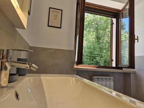 Koupelna v ubytování Apartment Busatte 42 - Holiday Home Garda Trentino