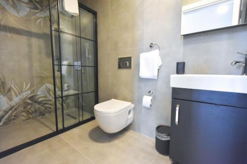 A bathroom at Beyaz Melek Apart Hotel