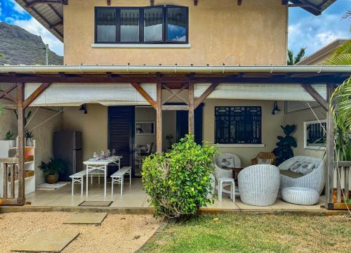 Zahrada ubytování Family Villa in Tamarin with Pool & Near Beach