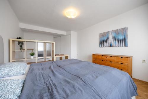 Quiet and Cozy Apartment in Old Town - Free Parking