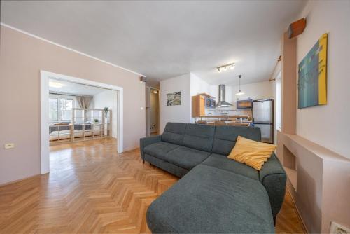 Quiet and Cozy Apartment in Old Town - Free Parking