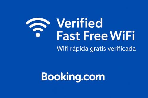 a blue sign with the words verified fast free wifi with radio grids verited at ZELUN Suite Torremolinos Center in Torremolinos