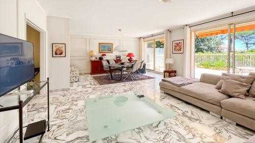 comfortable 3 bedroom, superb south terrace