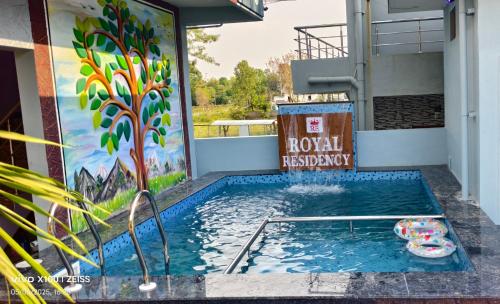 Kolam renang di atau dekat dengan YELAGIRI ROYAL RESIDENCY