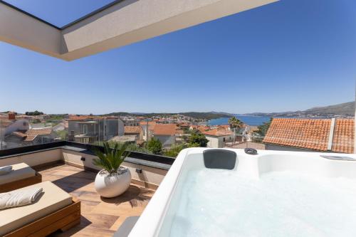 Luxury Villa Favela - Modern design - Heated pool - Stunning Sea view