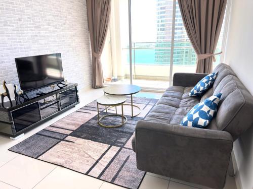 Televisyen dan/atau pusat hiburan di Happysty George town Gurney Seaview Mansion One 23A