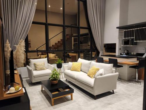 Posezení v ubytování Departamento de lujo tipo dúplex