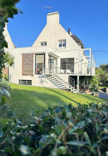 Contemporary Villa With Views Of Concarneau
