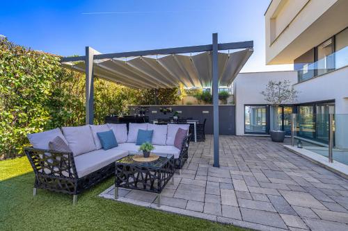 Holiday apartment AQUAVISTA with private pool