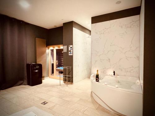 The Rose Suitesにあるバスルーム