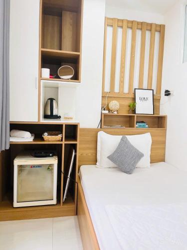 a room with a bed and a tv in it at Hello SaiGon Homestay in Ho Chi Minh City