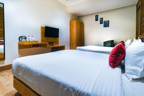 Ένα ή περισσότερα κρεβάτια σε δωμάτιο στο Aceotel Premier TK, Morbi
