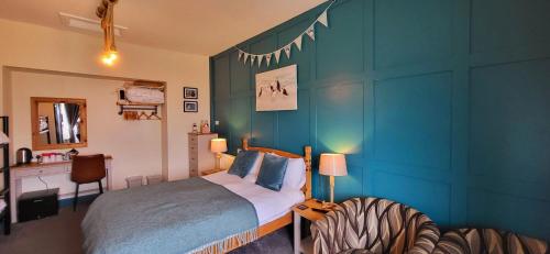 Ένα ή περισσότερα κρεβάτια σε δωμάτιο στο Ensuite Bed And Breakfast Rooms At The Ring Pub
