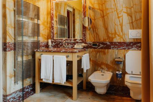 Hotel Palazzo Guiscardo Pietrasantaにあるバスルーム
