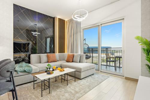 Ein Sitzbereich in der Unterkunft Desert Key - Perfectly Located Yas Island Premier Apts