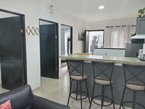 Η κουζίνα ή μικρή κουζίνα στο cr.arenalapartments#1..hermoso,cómodo con parqueo